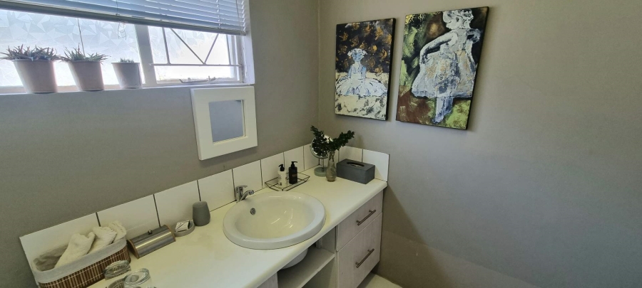 5 Bedroom Property for Sale in Dan Pienaar Free State